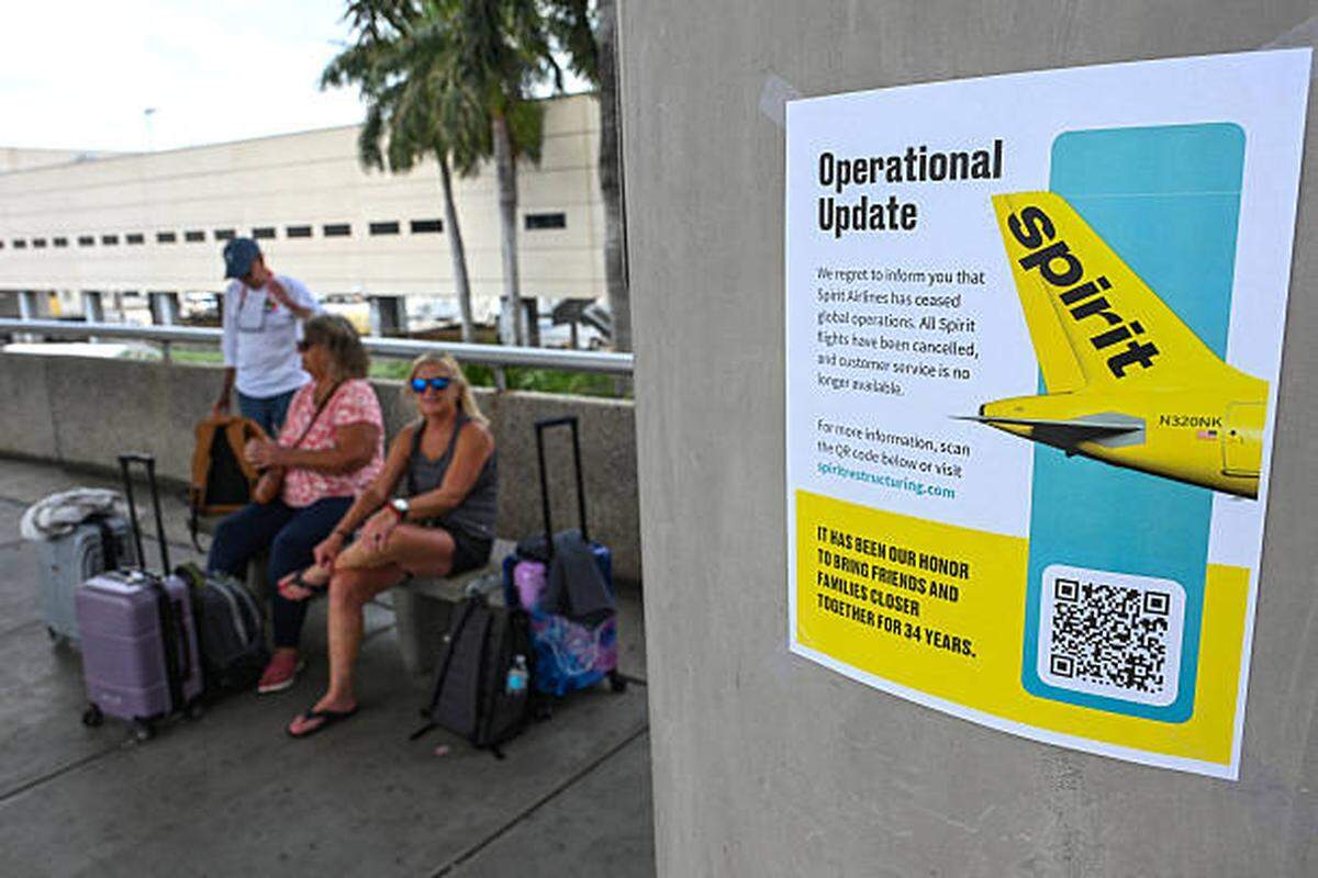 A Spirit Airlines message for customers at Fort Lauderdale-Hollywood International Airport.